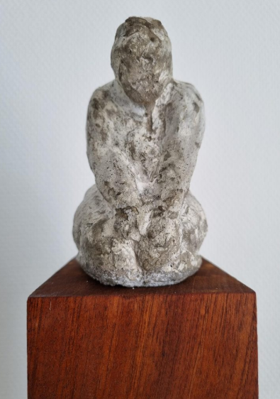 Zittende figuur
